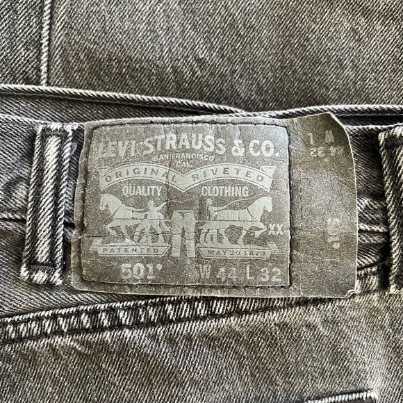Black Levi’s 501 - Picture 3 of 5